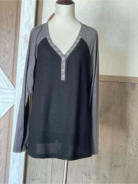 BloomChic Black Knit Top with Gray Trim, Henley Style. Size 12. NWT
